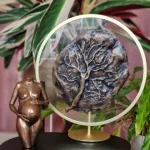 3D beeldje van zwangere buik en 3d beeldje van placenta in standaard